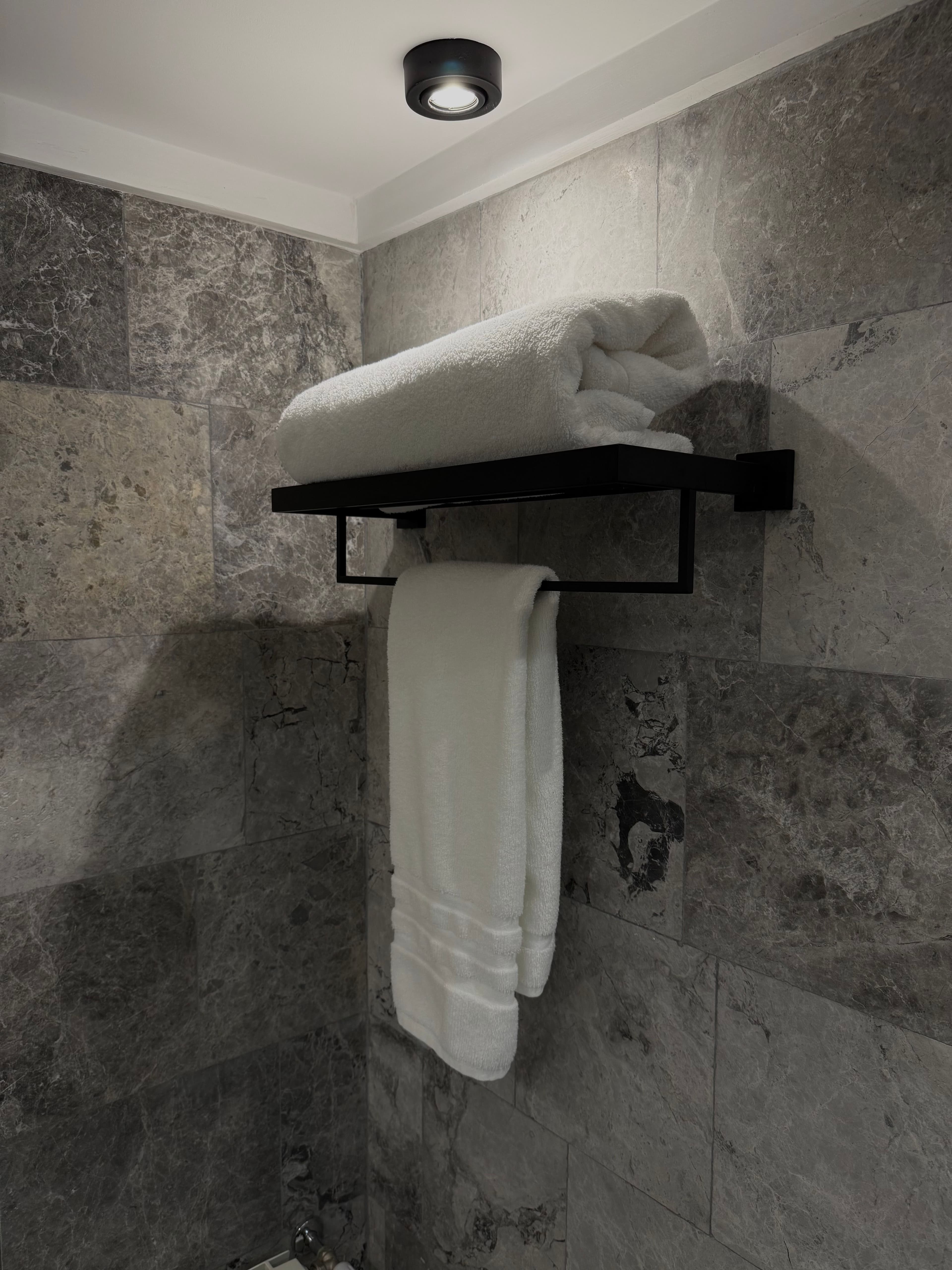 Toallero Estante Mate — imagen 3